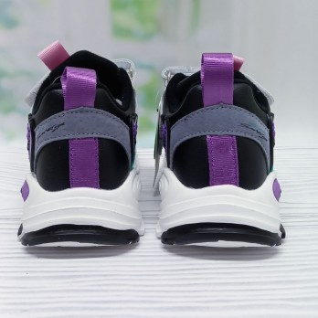 Детские кроссовки для девочки, вид с зади