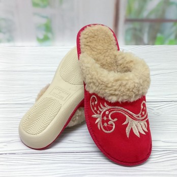 Женские комнатные тапочки Белста, красные, утеплённые, украшены вышивкой
