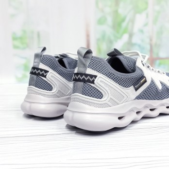 Мужские летние кроссовки в сетку, цвет молочный.