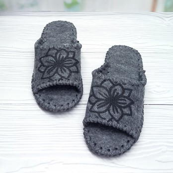 Серые комнатные женские тапочки, серого цвета, открытые