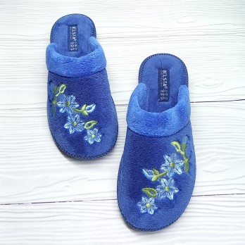 Женские махровые тапочки тм Белста, синие, украшены вышивкой