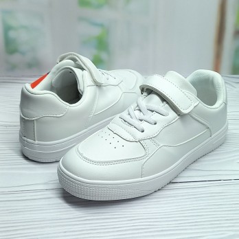 Белые детские кроссовки