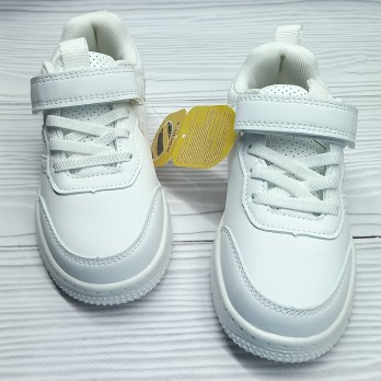 Детские белые кроссовки для девочки.