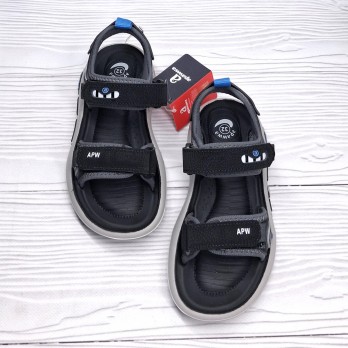 Чёрные сандалии для мальчика, застёжки на липучках, цвет чёрный.