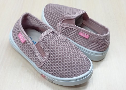 Слипоны для девочки, розового цвета и белой подошвой