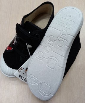 Кеды на липучках для мальчика, чёрные