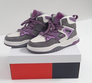 Высокие кроссовки на шнурках