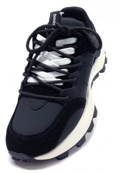 Чёрные кроссовки для девушки