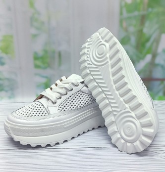 Белые кроссовки для девушки, высокая платформа, перфорация, лето