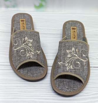 Женские тапочки Belsta, бежевые, украшены вышивкой